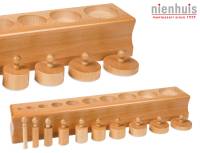 Holzblock mit Einsatzzylindern Nr. 3 | Nienhuis Montessori Material